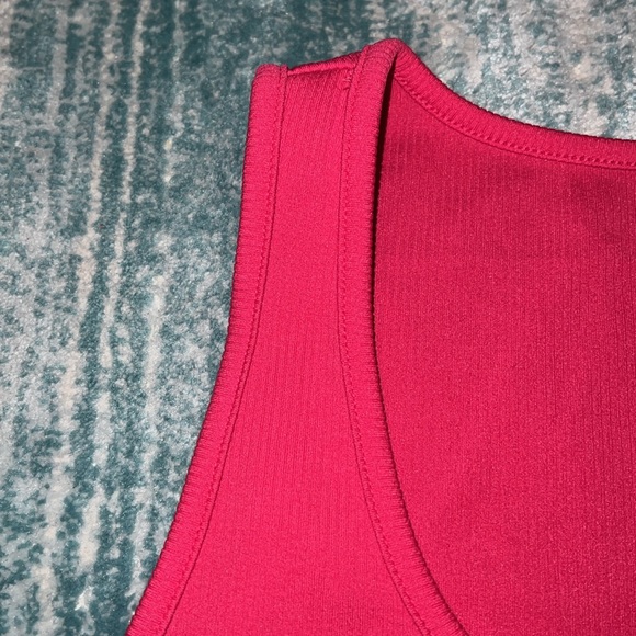 BRIGHT PINK ATHLETIC CROPPED TANK TOP - Picture 2 of 4
